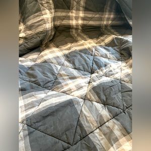 Pottery barn Teen Twin comforter, bed skirt, and sham